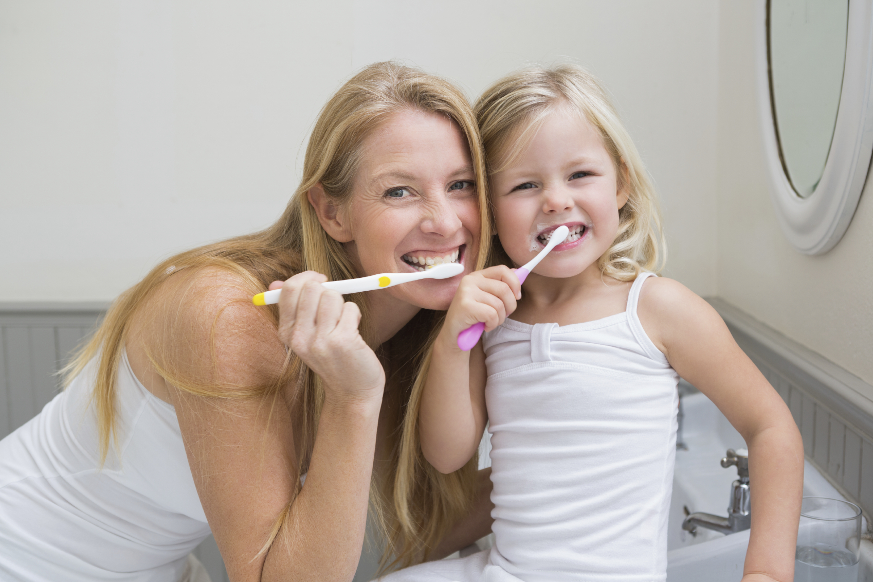 Мама и дочка зубная паста